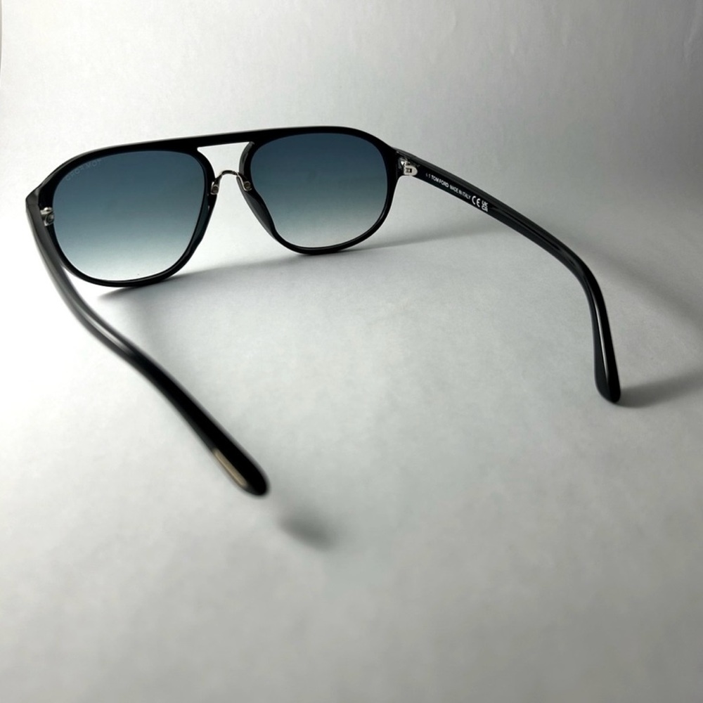 TOM FORD